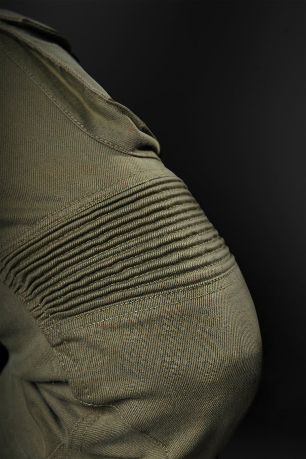 Close-up of knee stretch panel on 4SR Tourismo Green motorcycle jeans for flexibility and comfort while riding