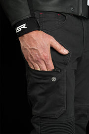 4SR Tourismo Black motorcycle jeans secure side pocket with zipper and snap button, demonstrated with rider’s hand for accessibility.